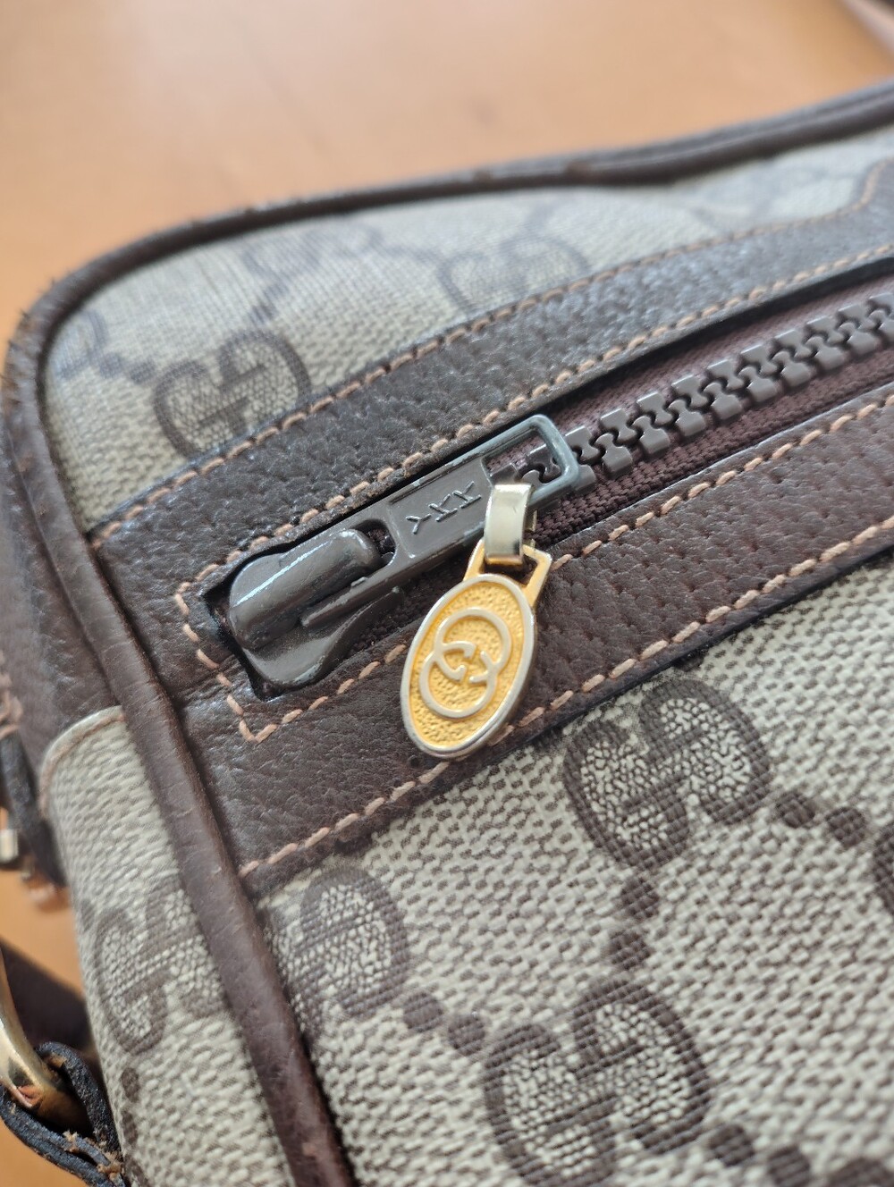 Vintage Gucci Parfums GG Monogram Crossbody Bag with Red and Green Web - Picture 14 of 16